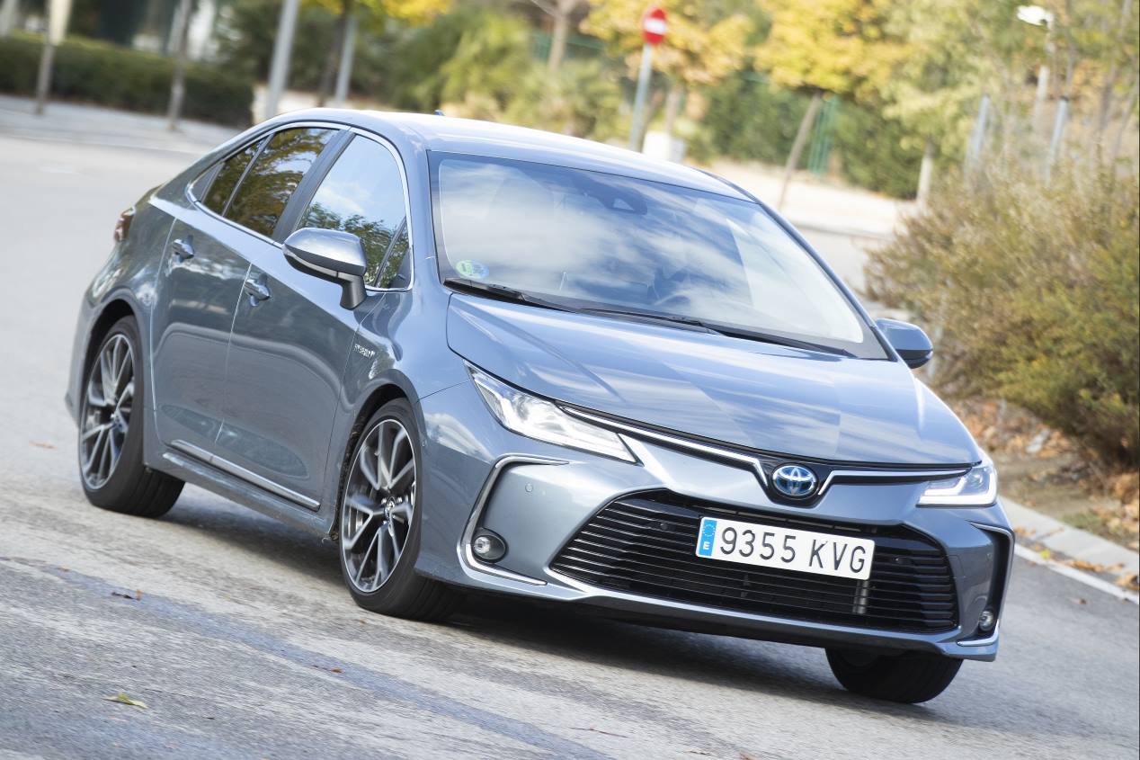 Toyota Corolla Sedan 125H: híbrido de consumos casi de récord