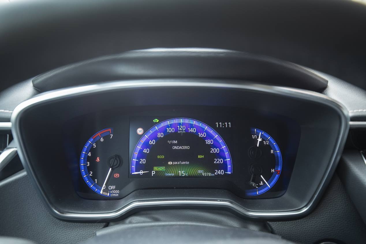 Toyota Corolla Sedan 125H: híbrido de consumos casi de récord