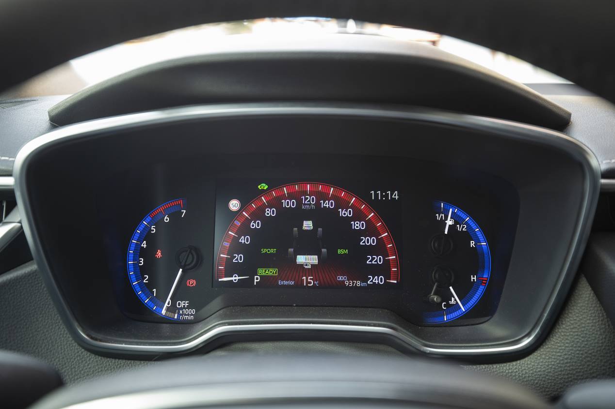 Toyota Corolla Sedan 125H: híbrido de consumos casi de récord