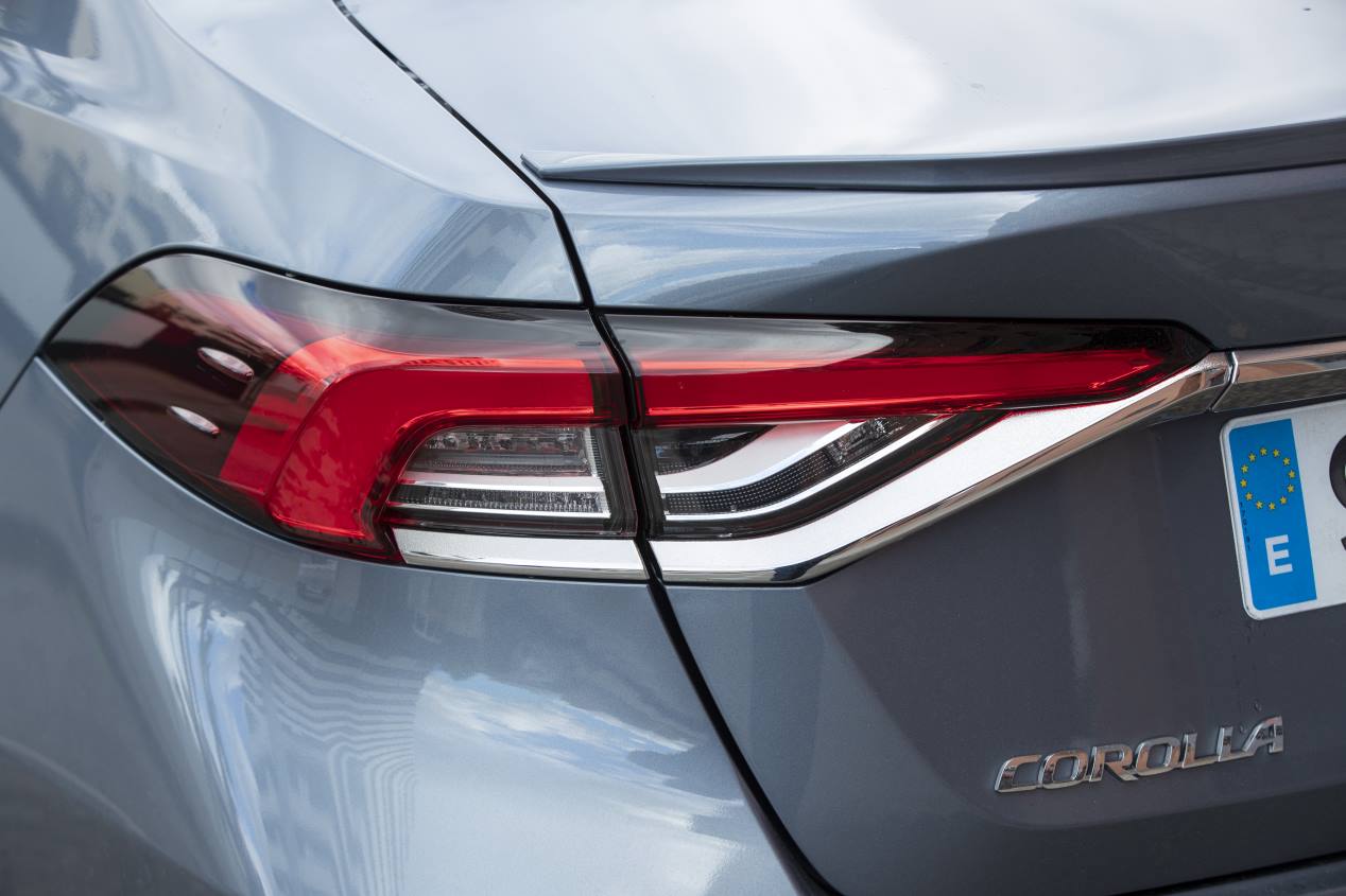 Toyota Corolla Sedan 125H: híbrido de consumos casi de récord