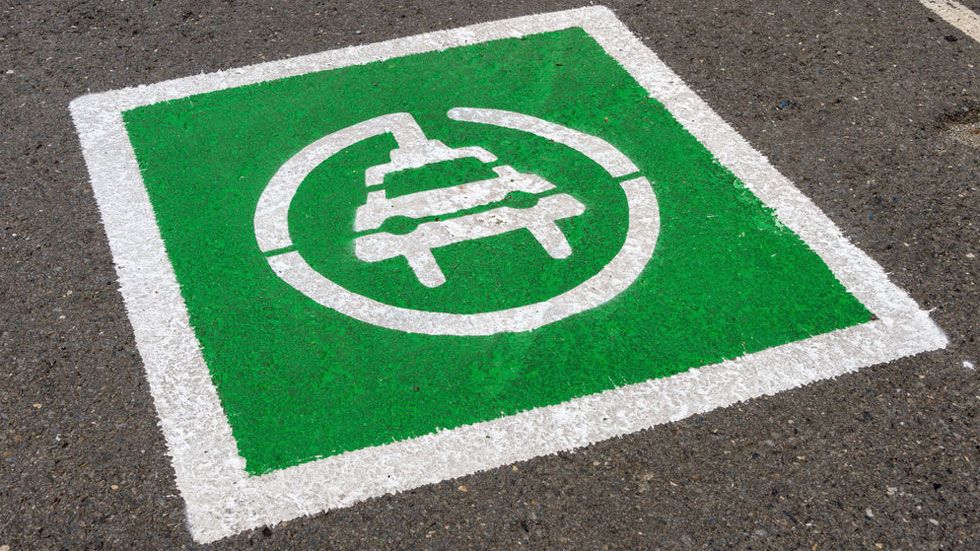 Si el coche eléctrico quiere triunfar en España, se han de revisar los impuestos al automóvil