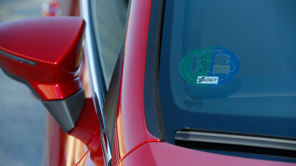 Opinión: las etiquetas de la DGT para los coches no son justas ni lógicas