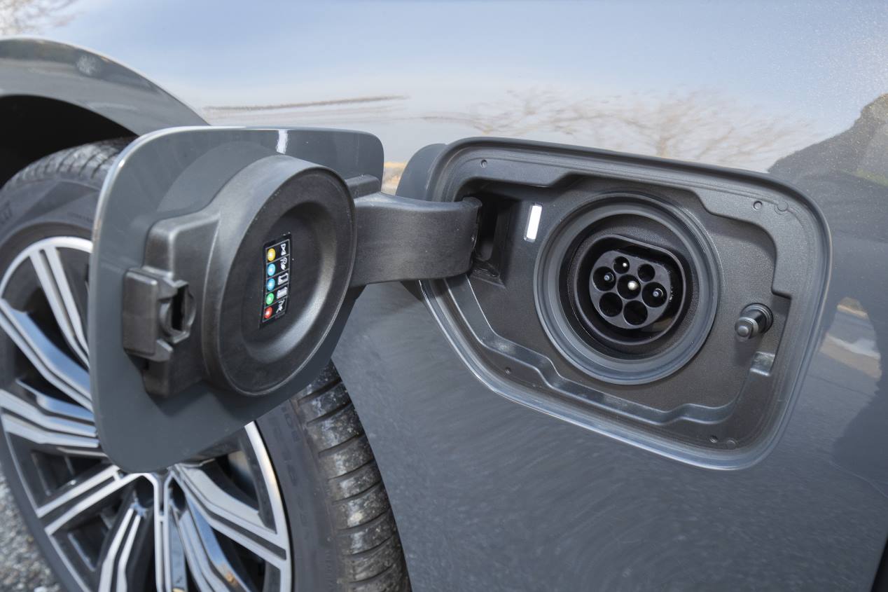Comparativa: BMW 330e vs VW Passat GTE