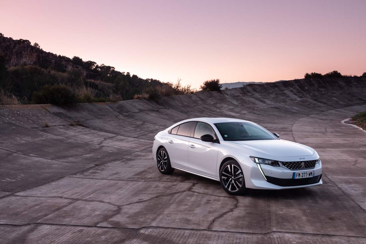 Estos son todos los coches eléctricos de Peugeot