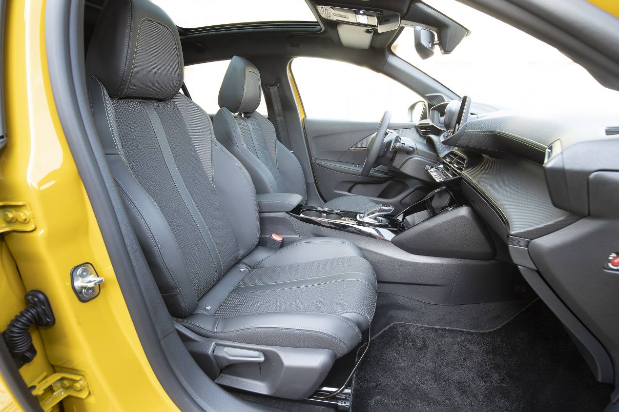 Comparativa: Peugeot 208 PureTech 130 vs Renault Clio 1.3 TCe 130