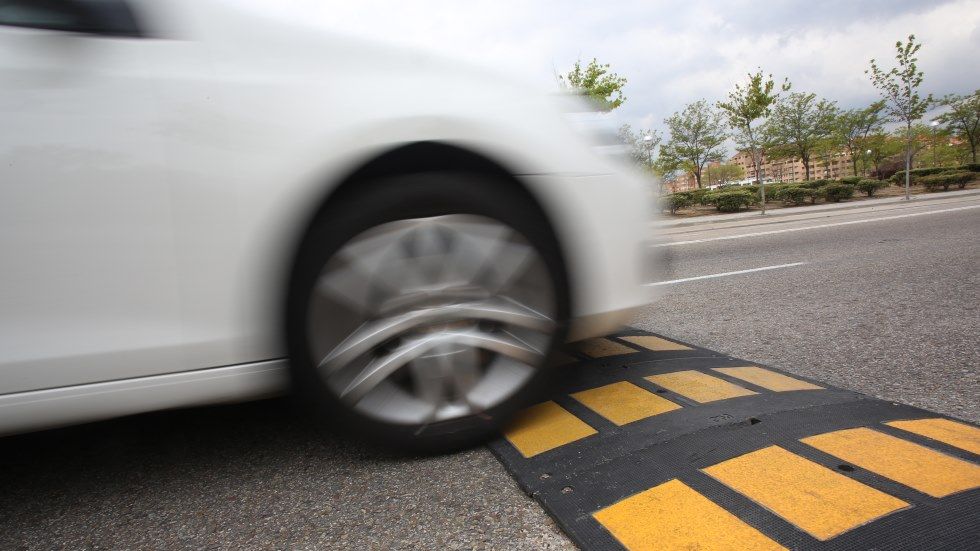 ¿Solo el motor? Este otro elemento incrementa en un 60% la contaminación de los coches