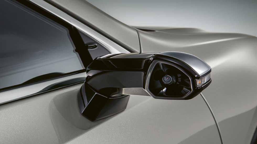 El Lexus ES300h sustituye desde marzo los retrovisores por estas cámaras digitales