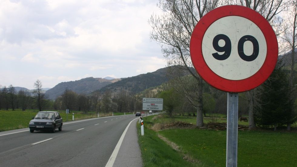 Estos son los casos en los que puedes superar el límite de velocidad al adelantar 