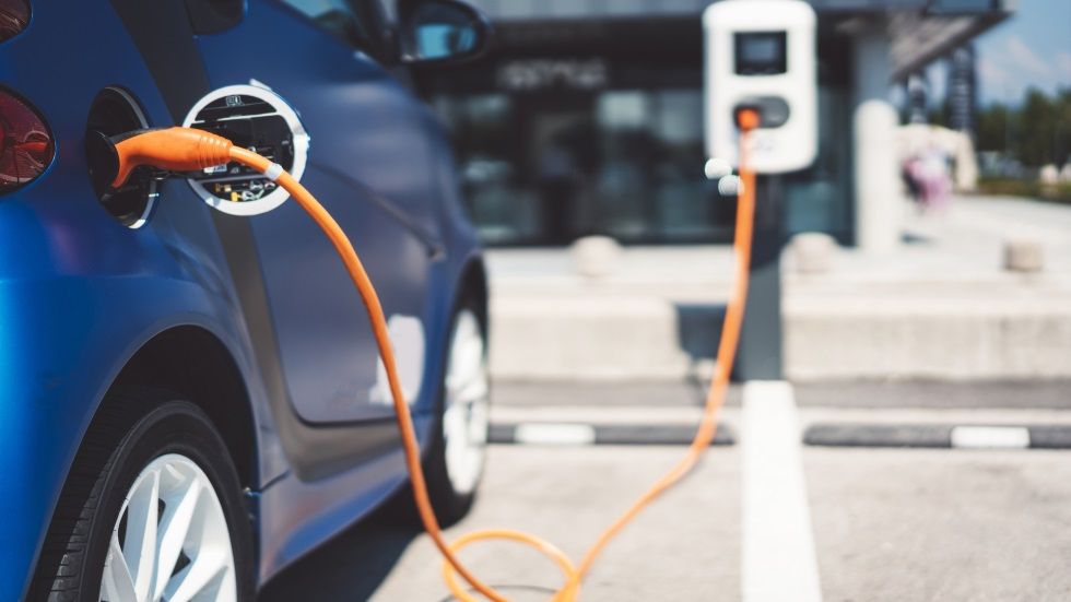 El Gobierno aprobará por decreto una normativa para impulsar las electrolineras