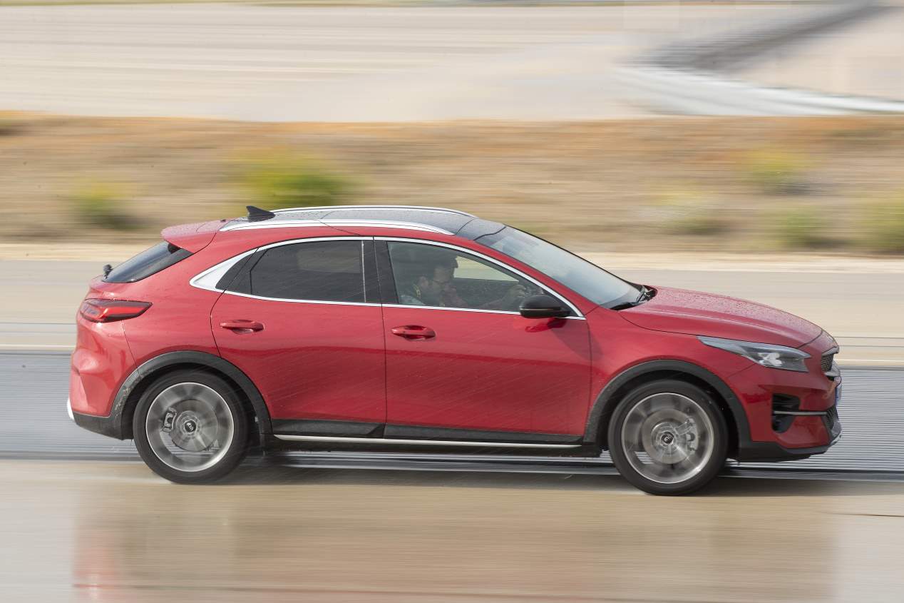Comparativa: Mazda CX-30, Kia XCeed y Toyota C-HR