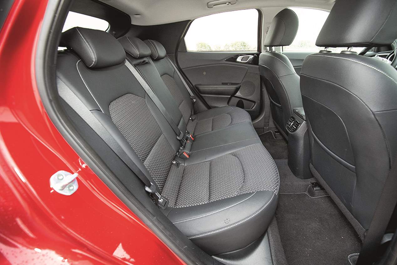 Comparativa: Mazda CX-30, Kia XCeed y Toyota C-HR