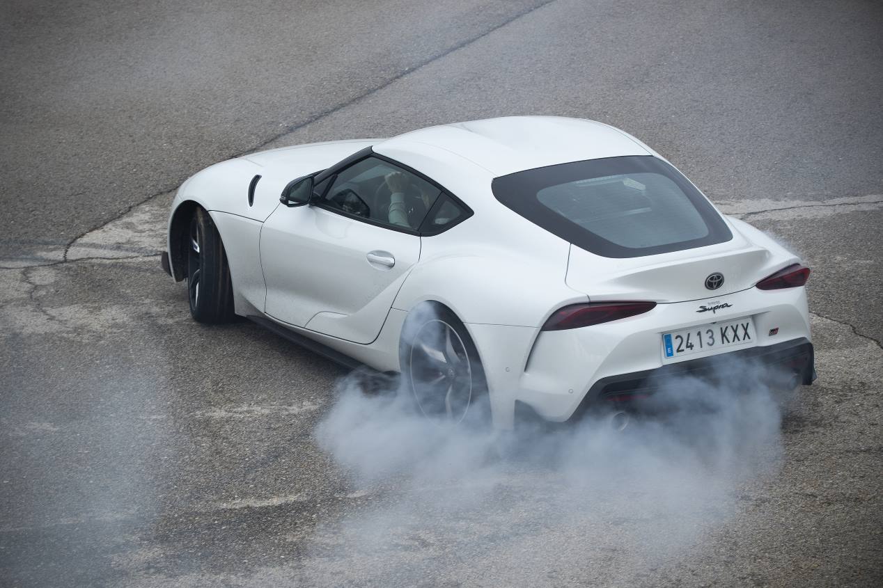 Comparativa Alpine A110 vs Toyota GR Supra: deportivos de pura raza