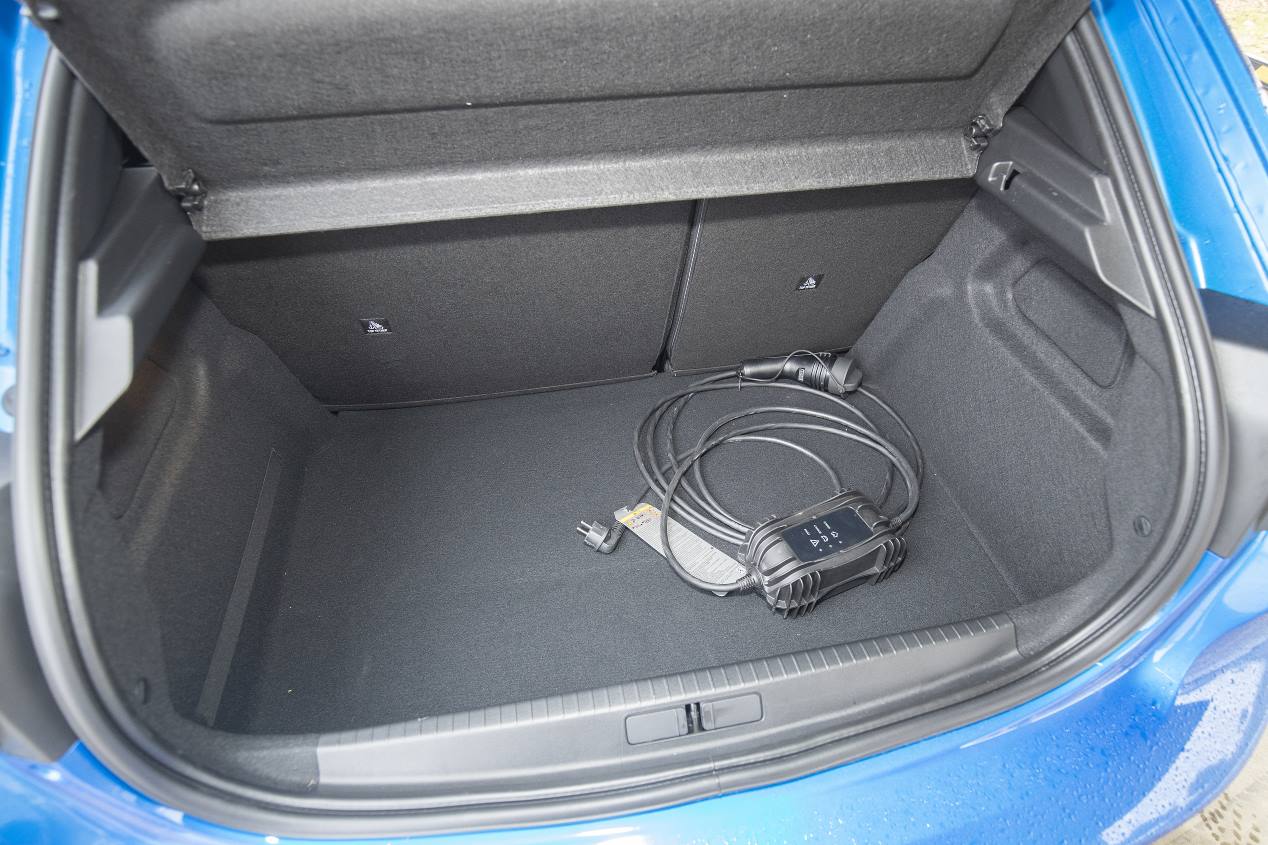 Peugeot e-208.