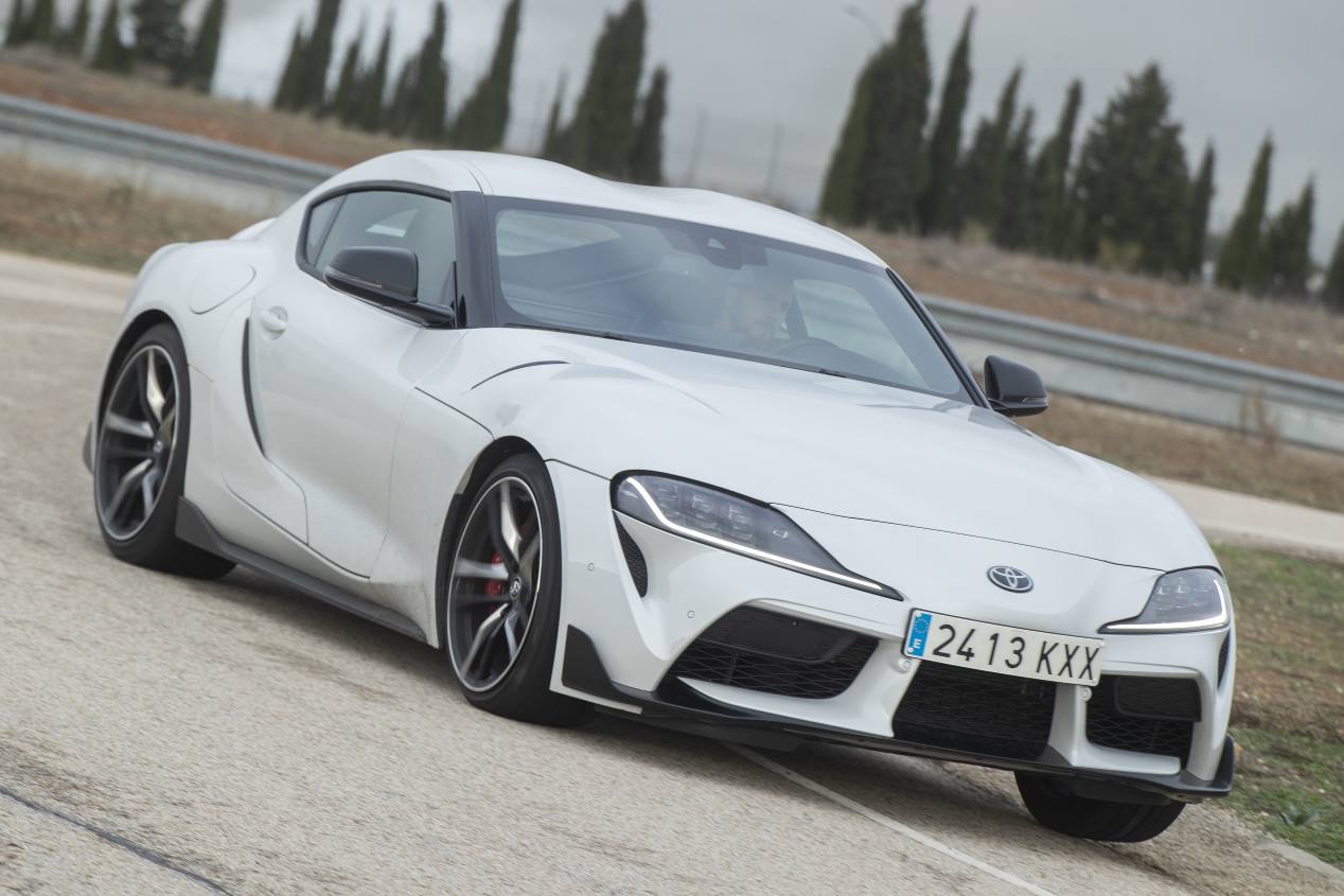 Comparativa Alpine A110 vs Toyota GR Supra: deportivos de pura raza