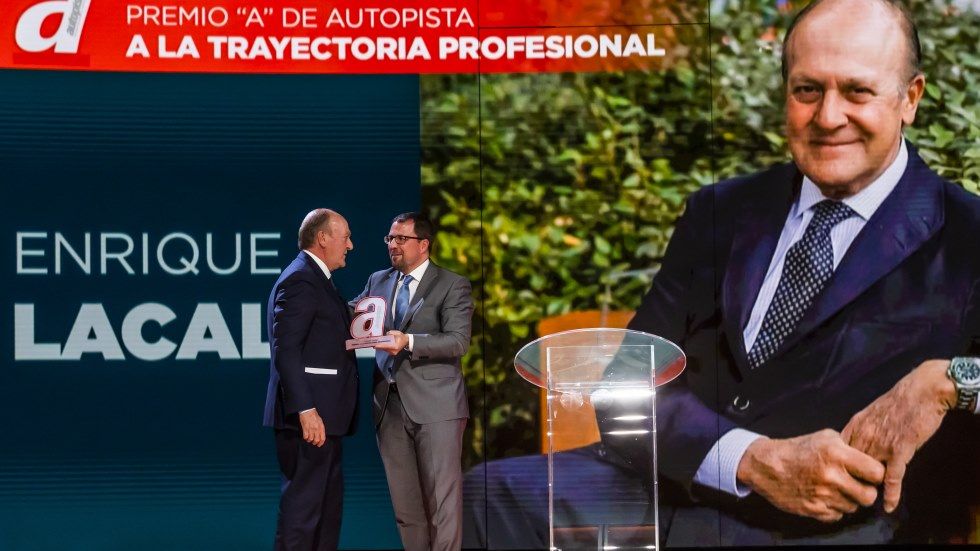 Enrique Lacalle recibe el premio A de Autopista 2020 a la Trayectoria Profesional Automovilística