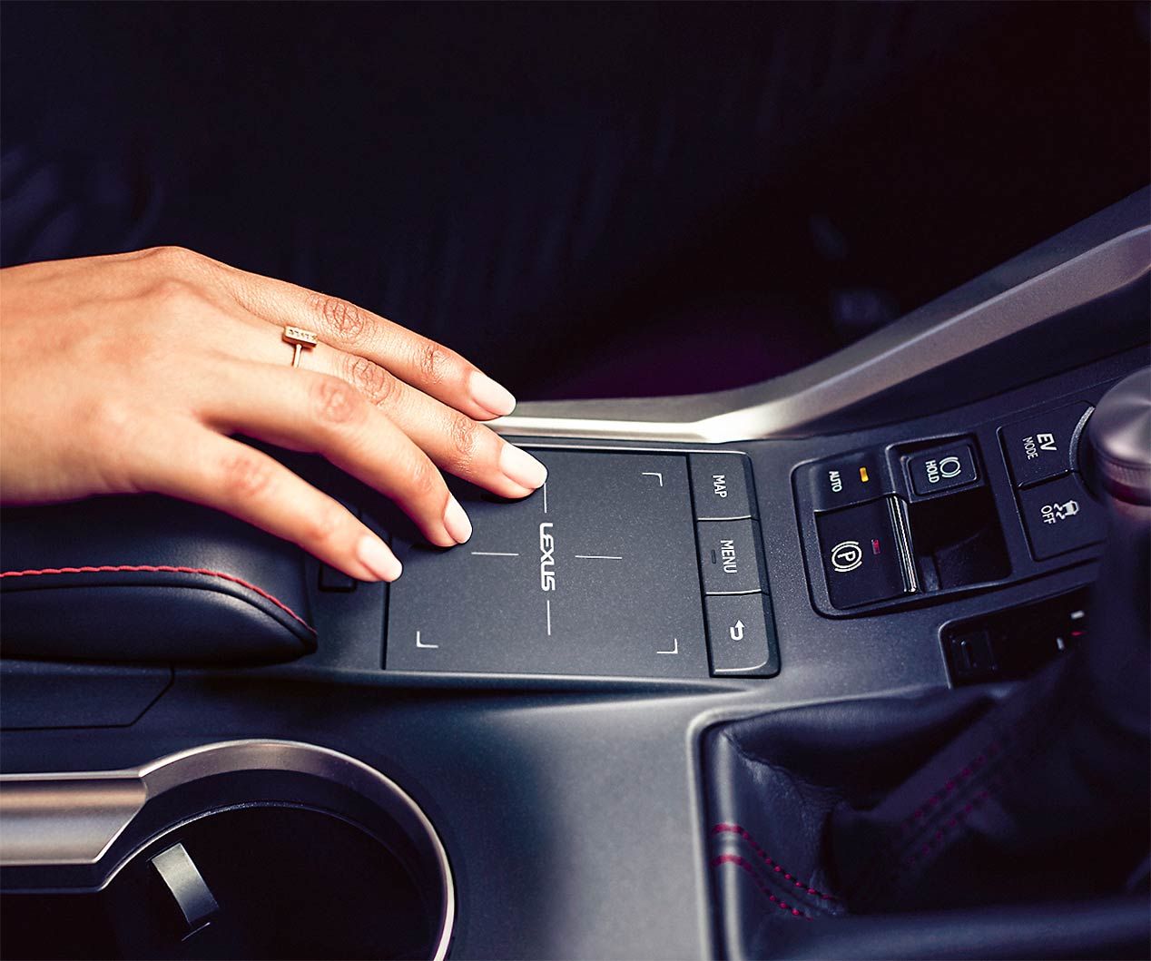 Novedades de equipamiento para el Lexus NX 300h 2020