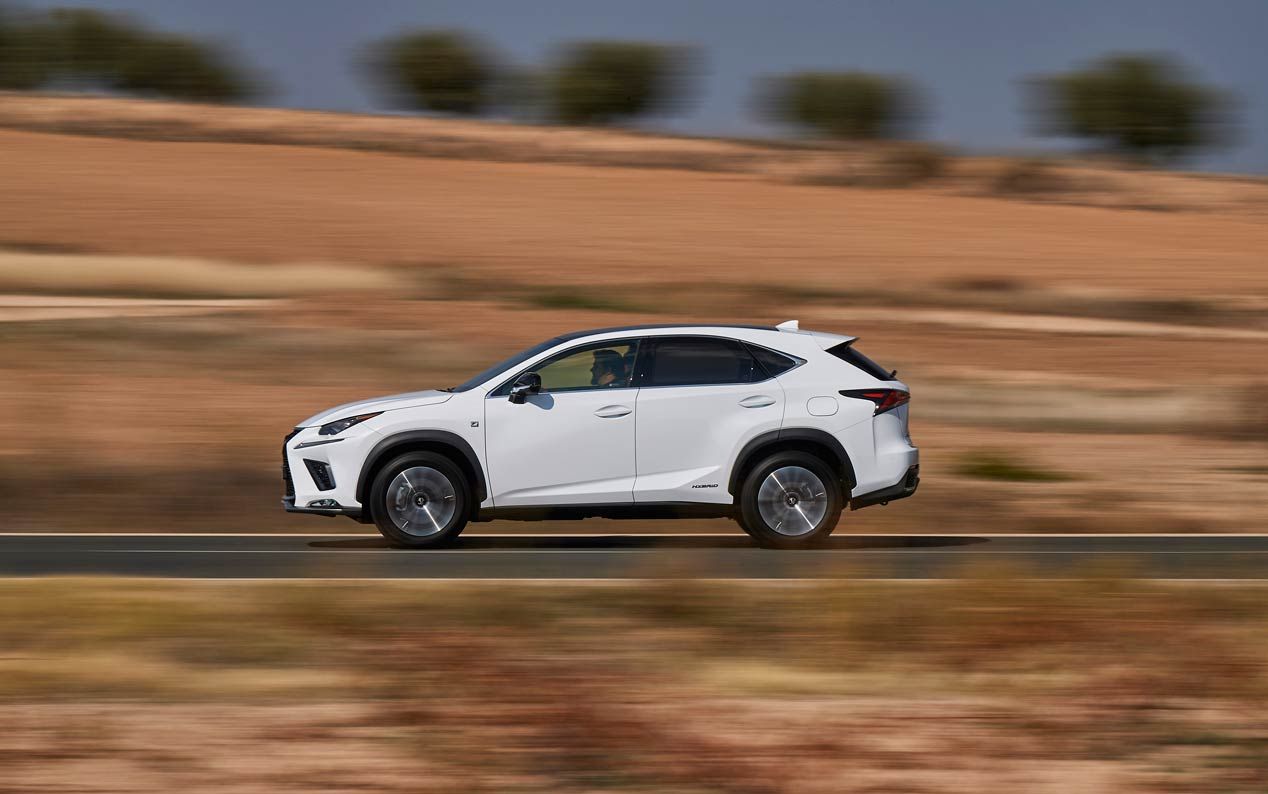 Novedades de equipamiento para el Lexus NX 300h 2020