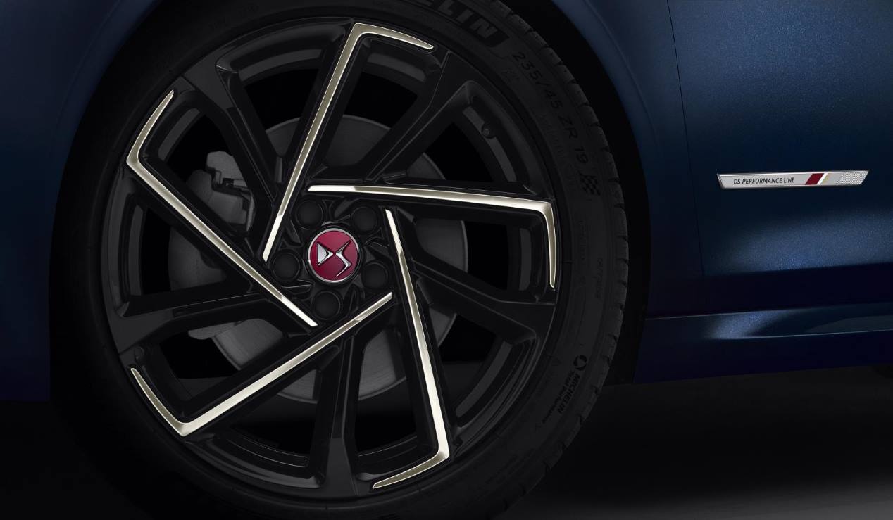 DS 9: la nueva berlina de lujo, en imágenes