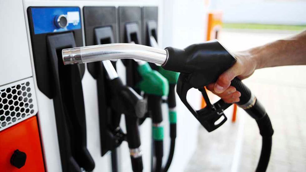 ¿Le puede pasar algo al coche si echas diésel a un coche de gasolina?
