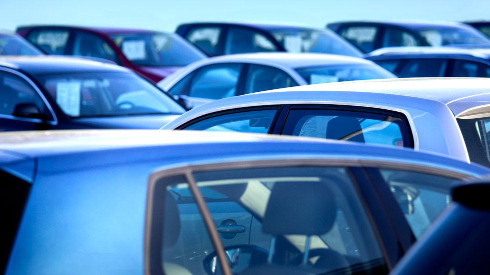 La DGT vigilará más de cerca las bajas temporales de los coches. Foto: iStock