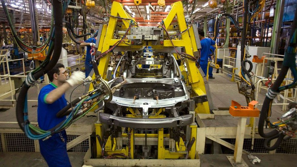 Los efectos del coronavirus: bajarán las ventas de coches, cae el precio del diésel…