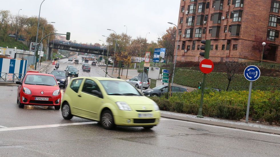 Aviso: la policía te puede multar con 200 euros por circular de este modo en rotondas