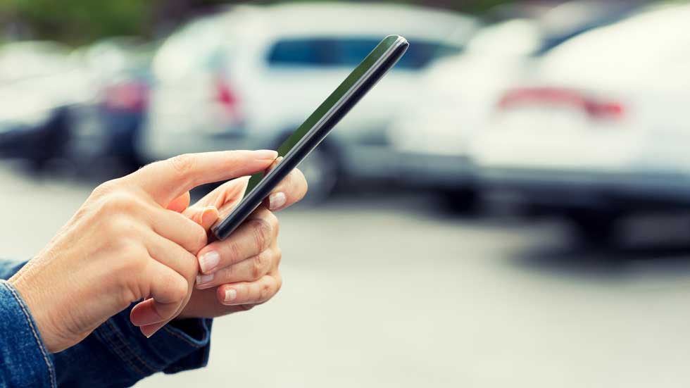 Ya puedes llevar el carné en tu móvil: ahora SÍ puedes descargarte ya la app de la DGT