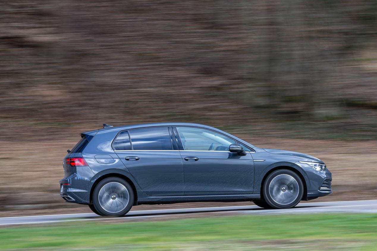 VW Golf TDi frente a eTSi, ¿cuál interesa?