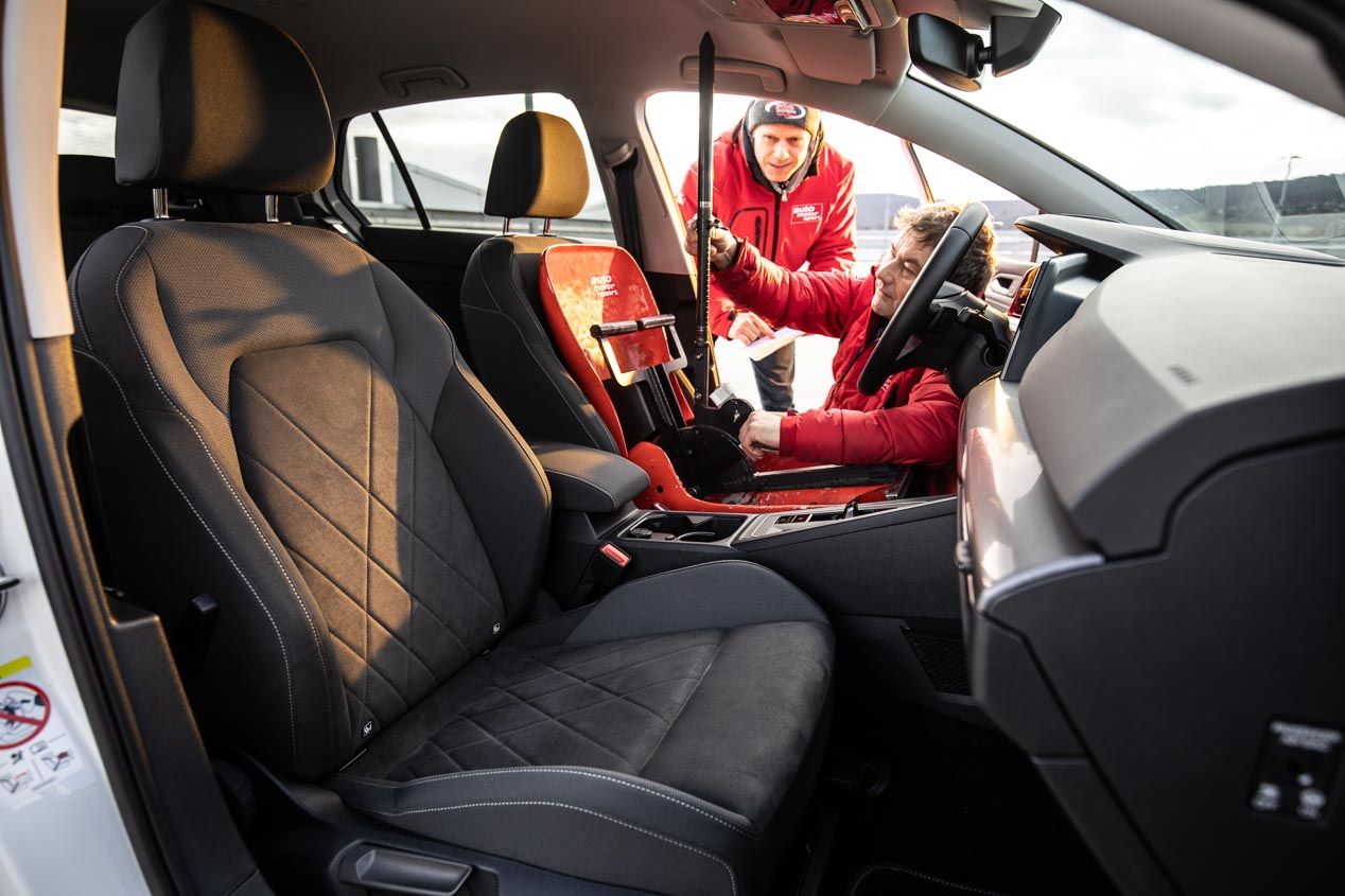 VW Golf TDi frente a eTSi, ¿cuál interesa?