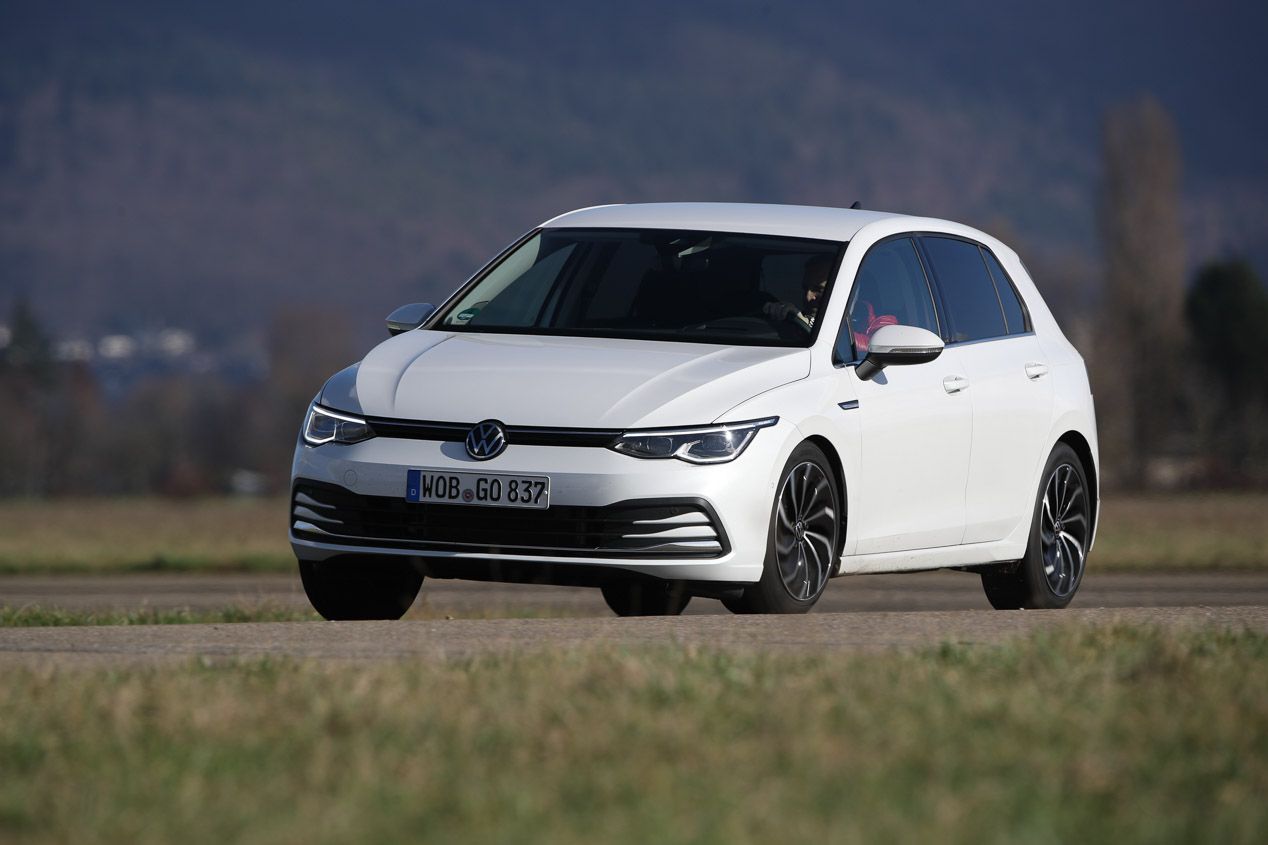 VW Golf TDi frente a eTSi, ¿cuál interesa?