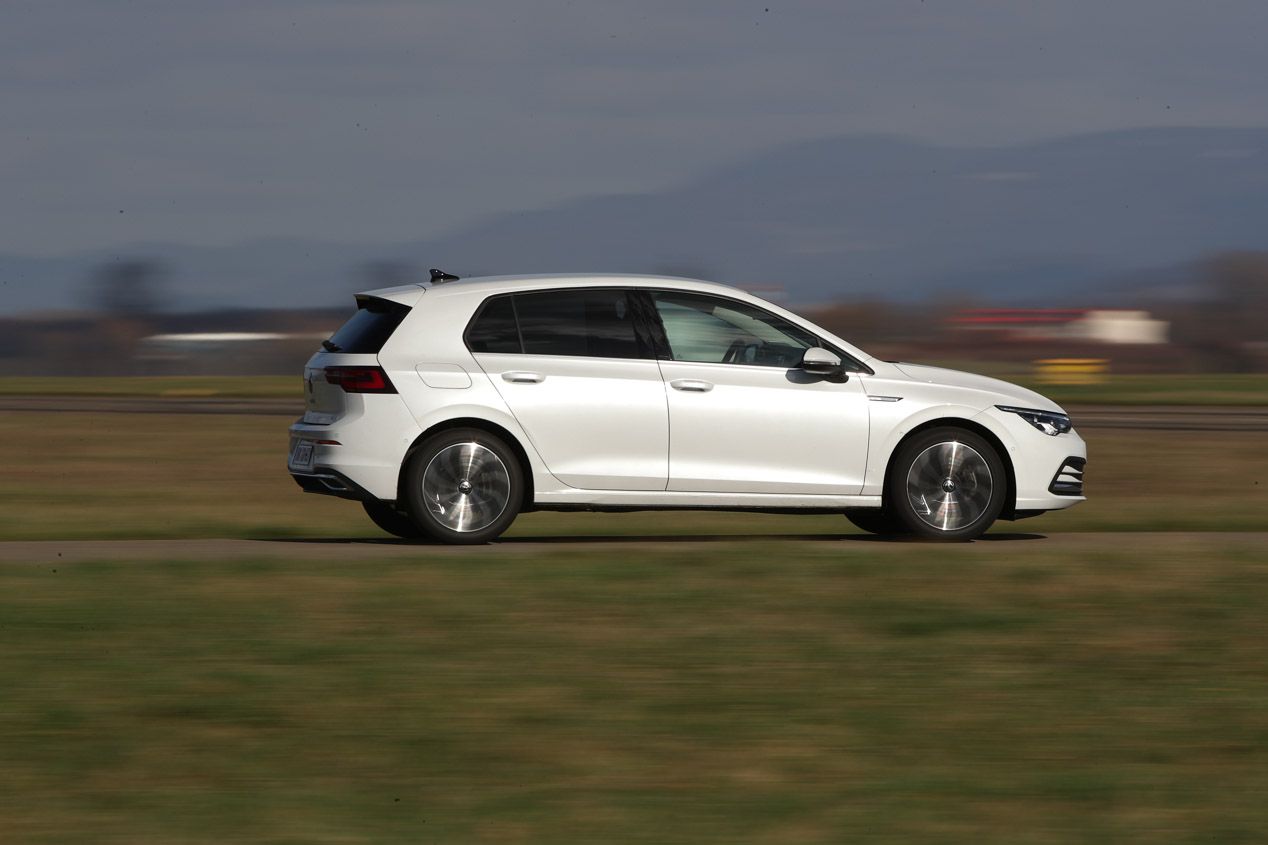 VW Golf TDi frente a eTSi, ¿cuál interesa?