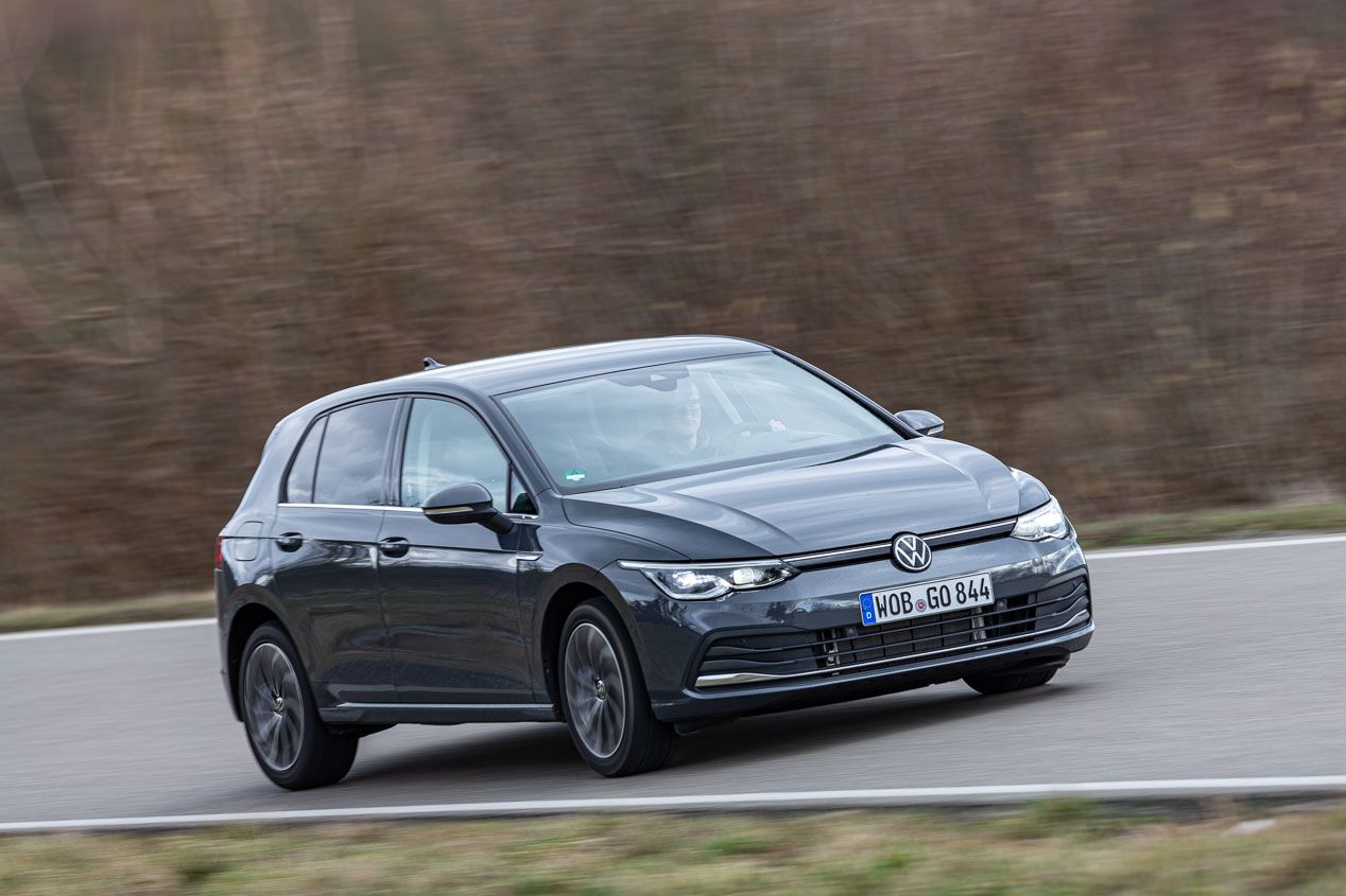 VW Golf TDi frente a eTSi, ¿cuál interesa?