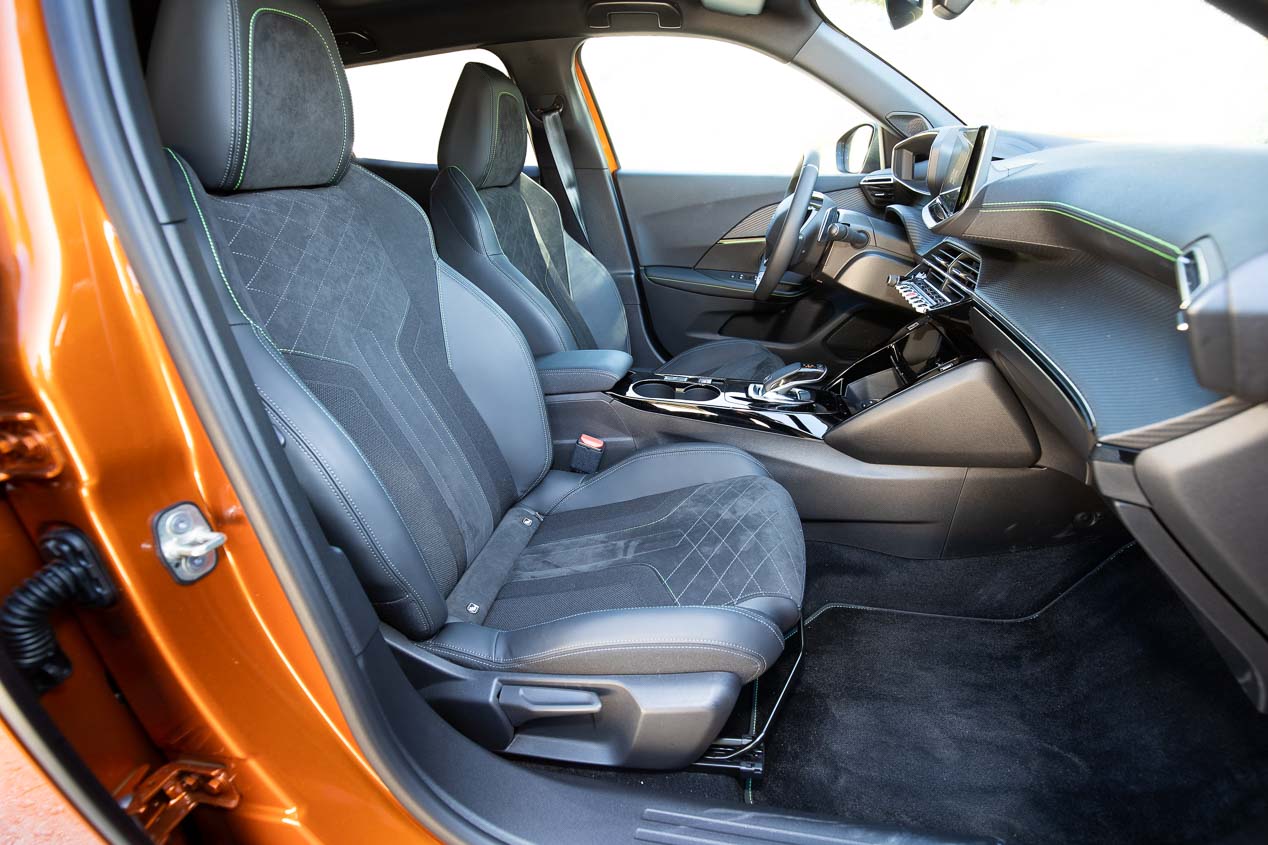 Peugoet 2008 Puretech & Renault Captur TCe: los nuevos SUV, frente a frente.