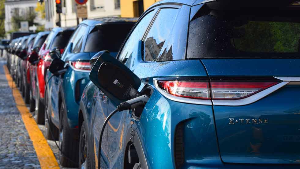 Cargas de coches eléctricos: 10 preguntas y respuestas que te debes hacer