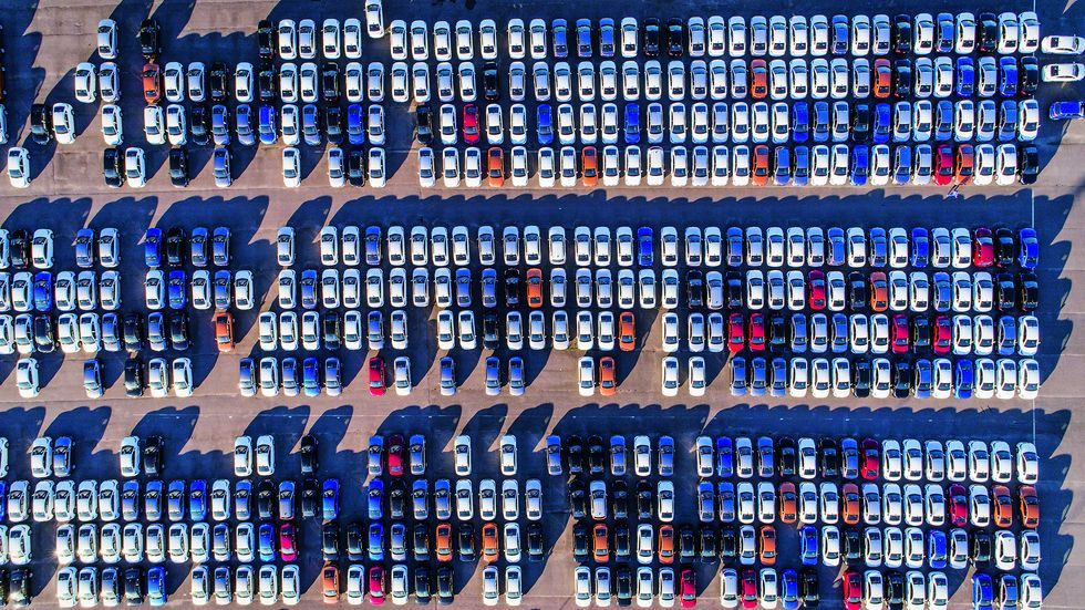 Los fabricantes de automóviles piden estímulos al fin de la crisis