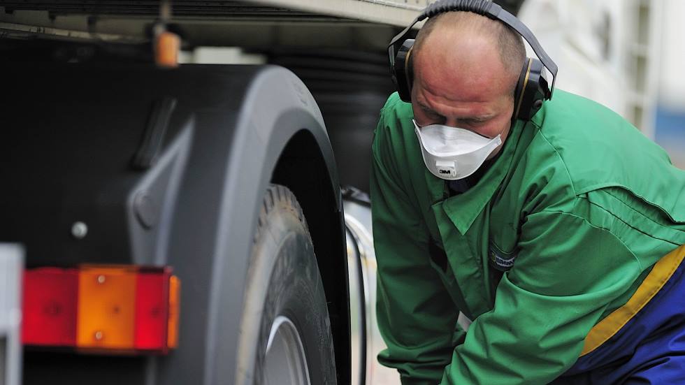 Los transportistas, a la espera de las mascarillas que repartirá el Ministerio 