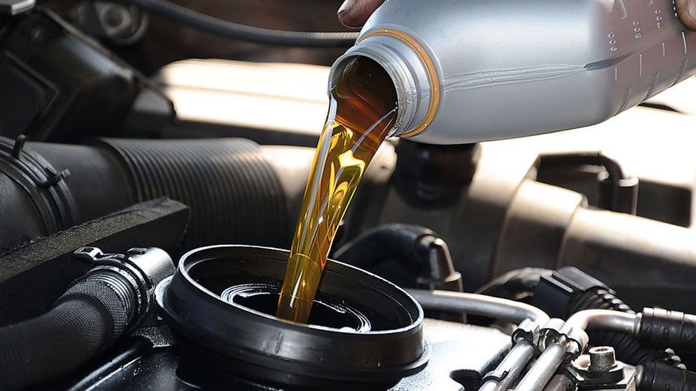 El coche que no mueves durante la cuarentena: ¿caduca el combustible?, ¿y el aceite?
