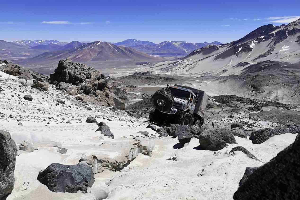 Dos Mercedes Unimog  U5023 baten el récord de altura de un camión
