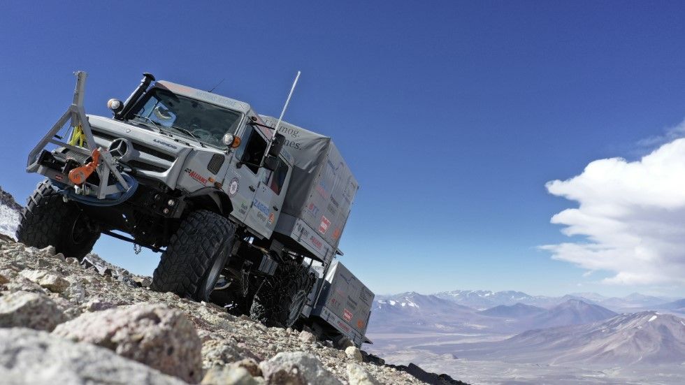 Nuevo récord de altura: nunca un camión subió tan alto como estos Unimog