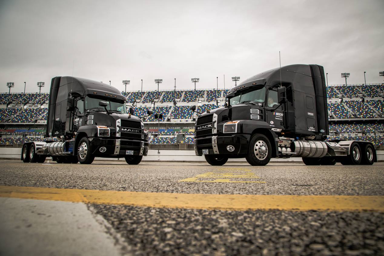 Mack Trucks Black Anthem: así es el nuevo camión