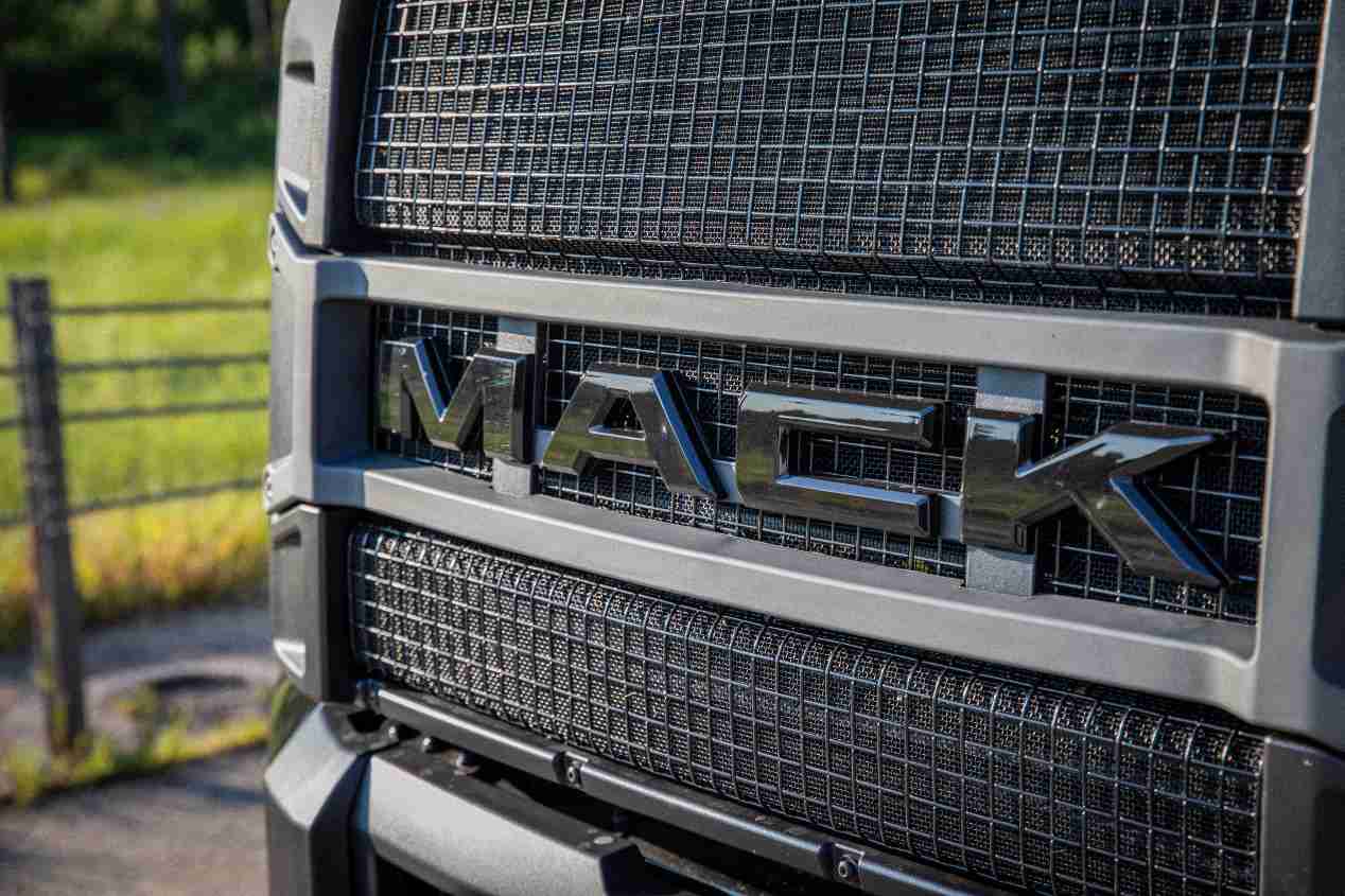 Mack Trucks Black Anthem: así es el nuevo camión