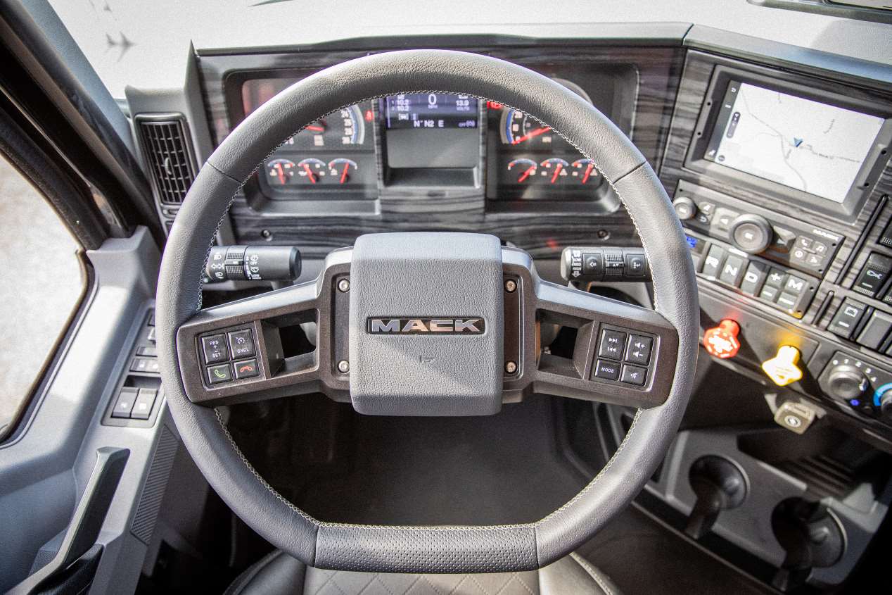 Mack Trucks Black Anthem: así es el nuevo camión
