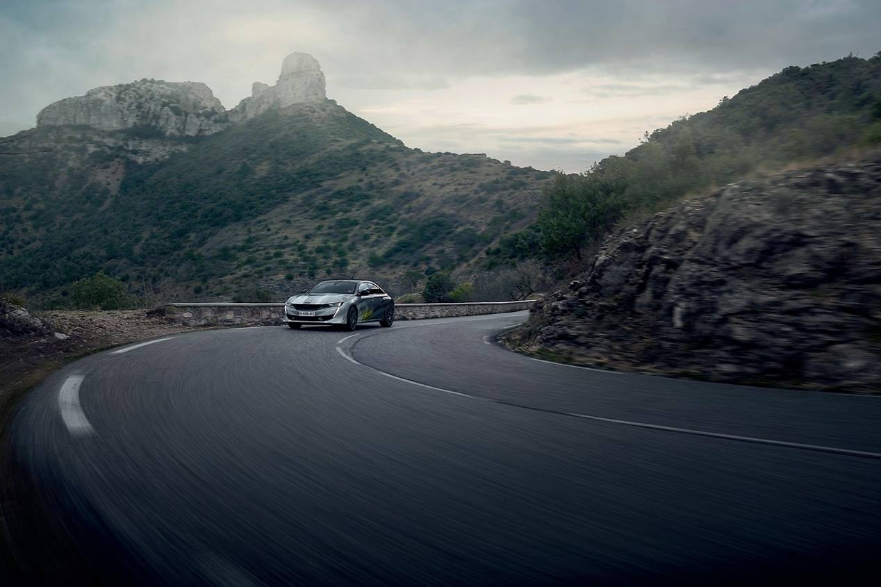 Peugeot 508 PSE 2020: la berlina deportiva híbrida, casi a punto