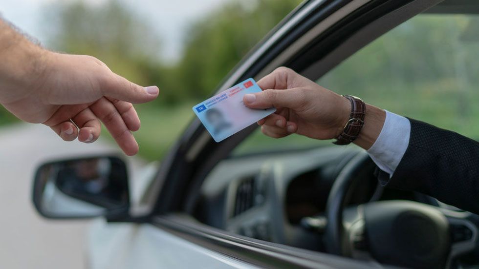 ¿Qué pasa si te caducan la ITV y el carné durante la cuarentena? Consejos de la DGT