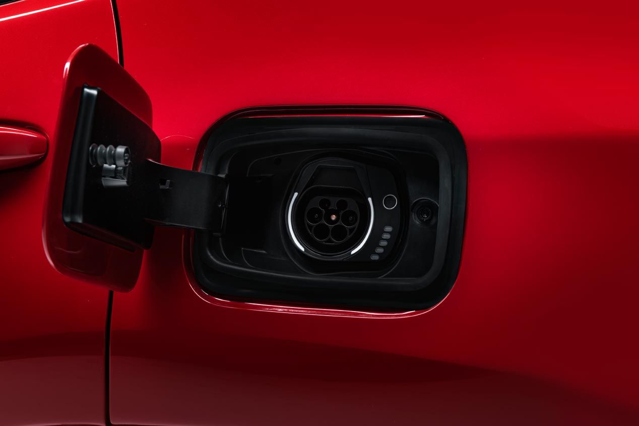 Los nuevos Jeep Renegade y Compass 4xe híbridos plug-in, en vídeo