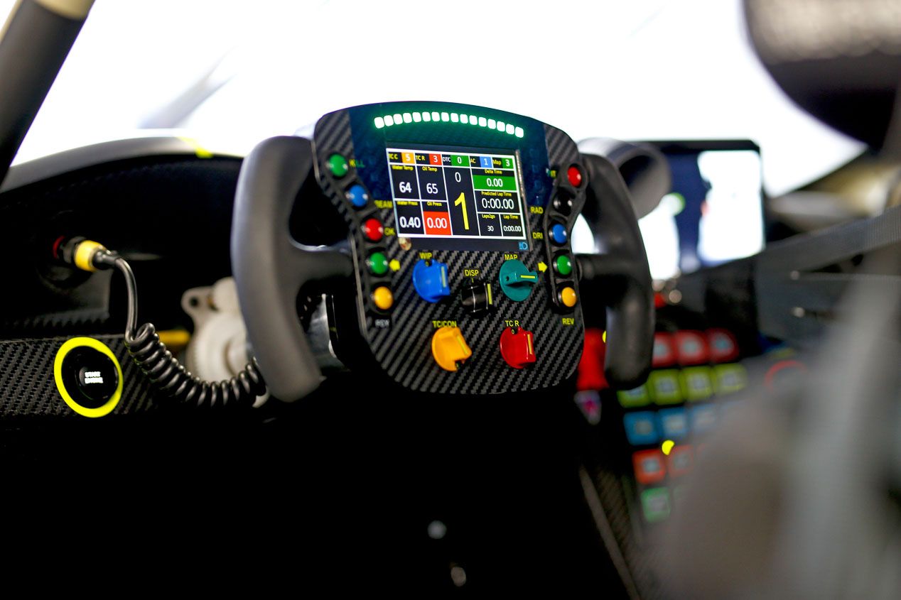 La evolución de los volantes de Porsche en competición 