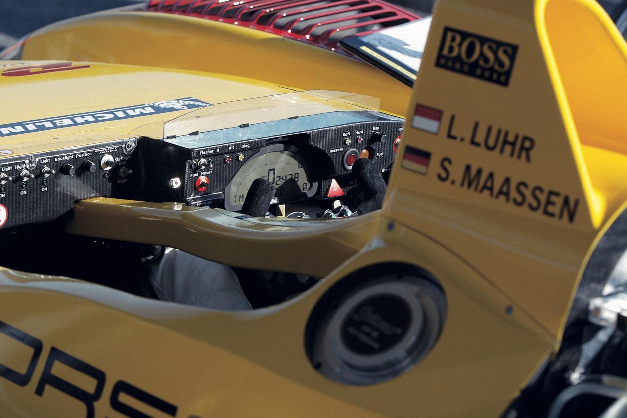 La evolución de los volantes de Porsche en competición 