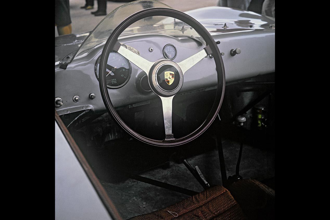 La evolución de los volantes de Porsche en competición 