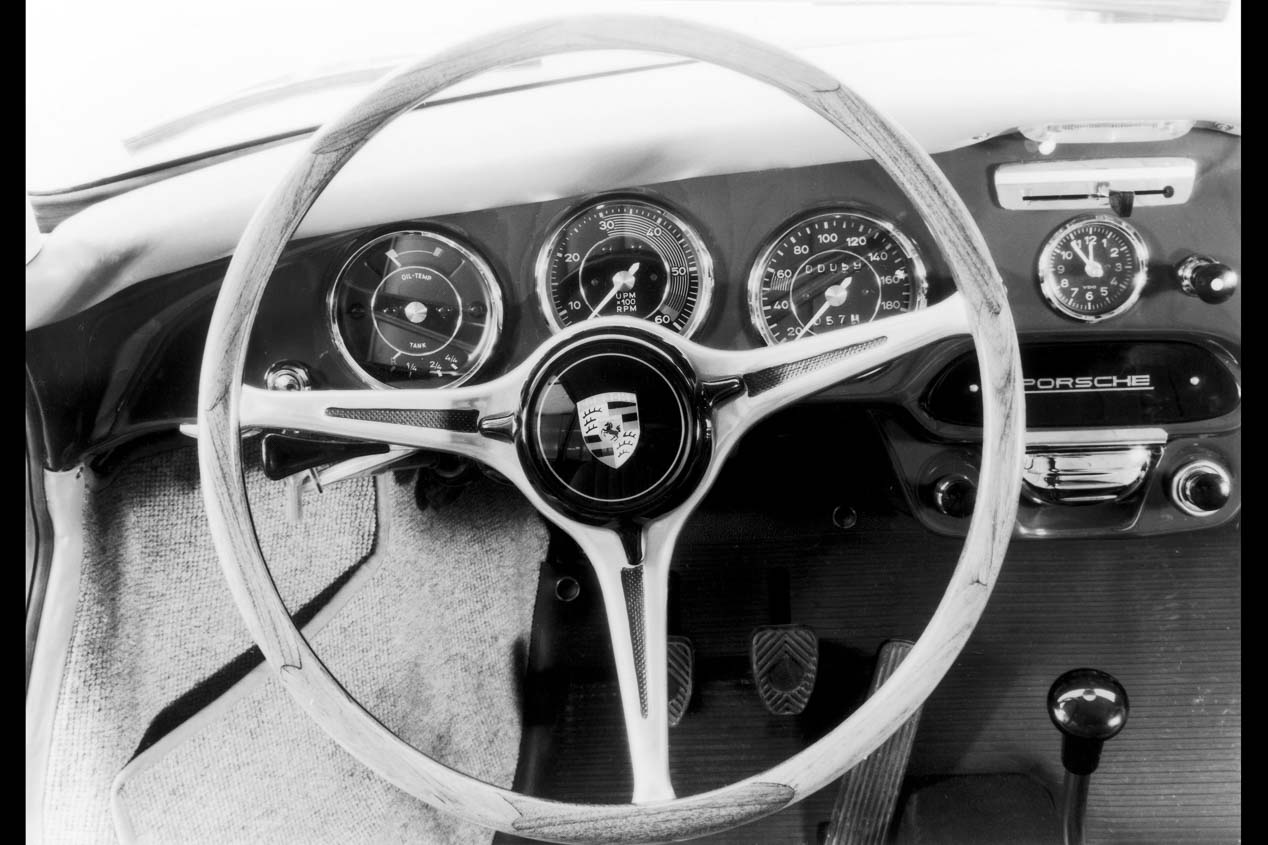 La evolución de los volantes de Porsche en competición 
