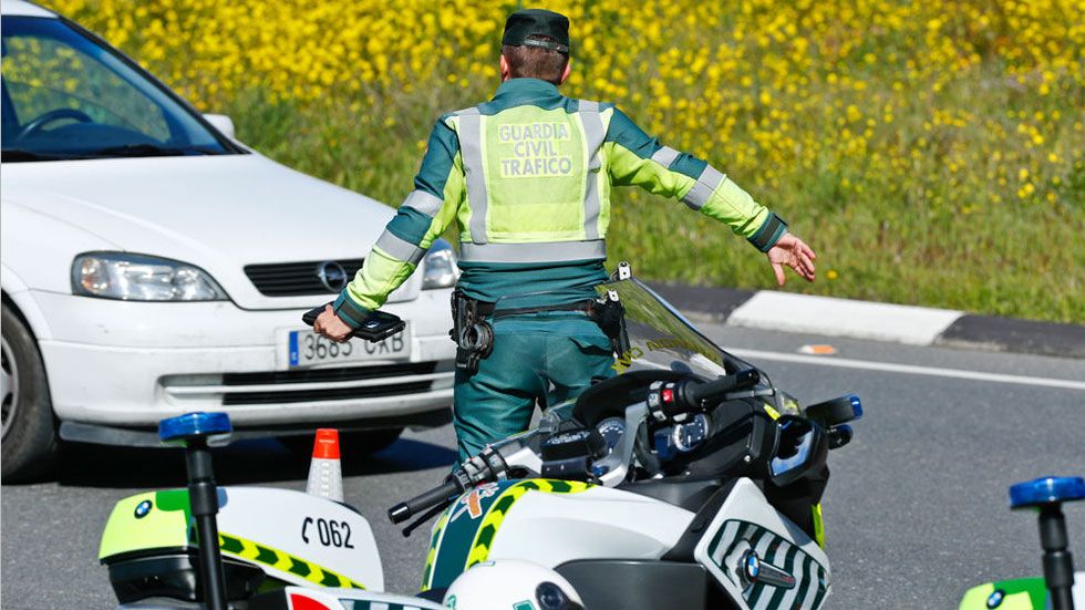 La DGT detalla los 7 únicos casos en los que SÍ puedes usar el coche durante la cuarentena
